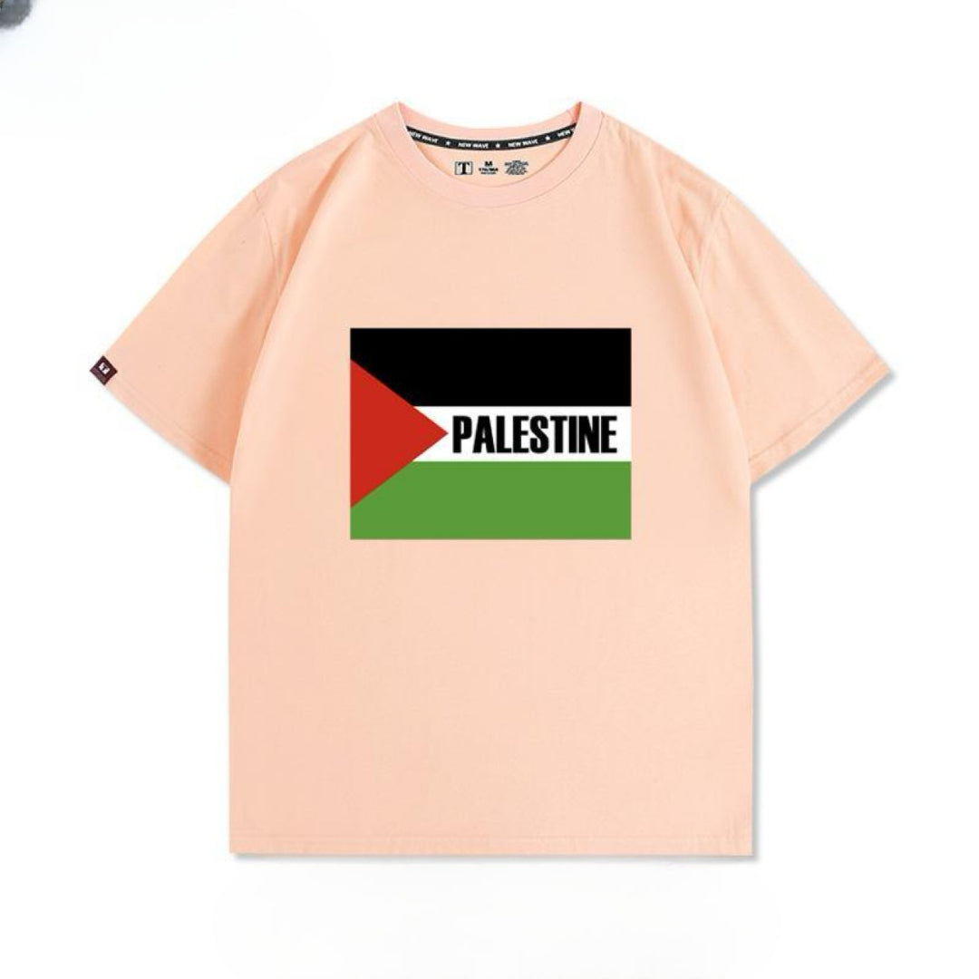 Free Palestine T-shirt med stort knyttet næve-design og farverigt flag