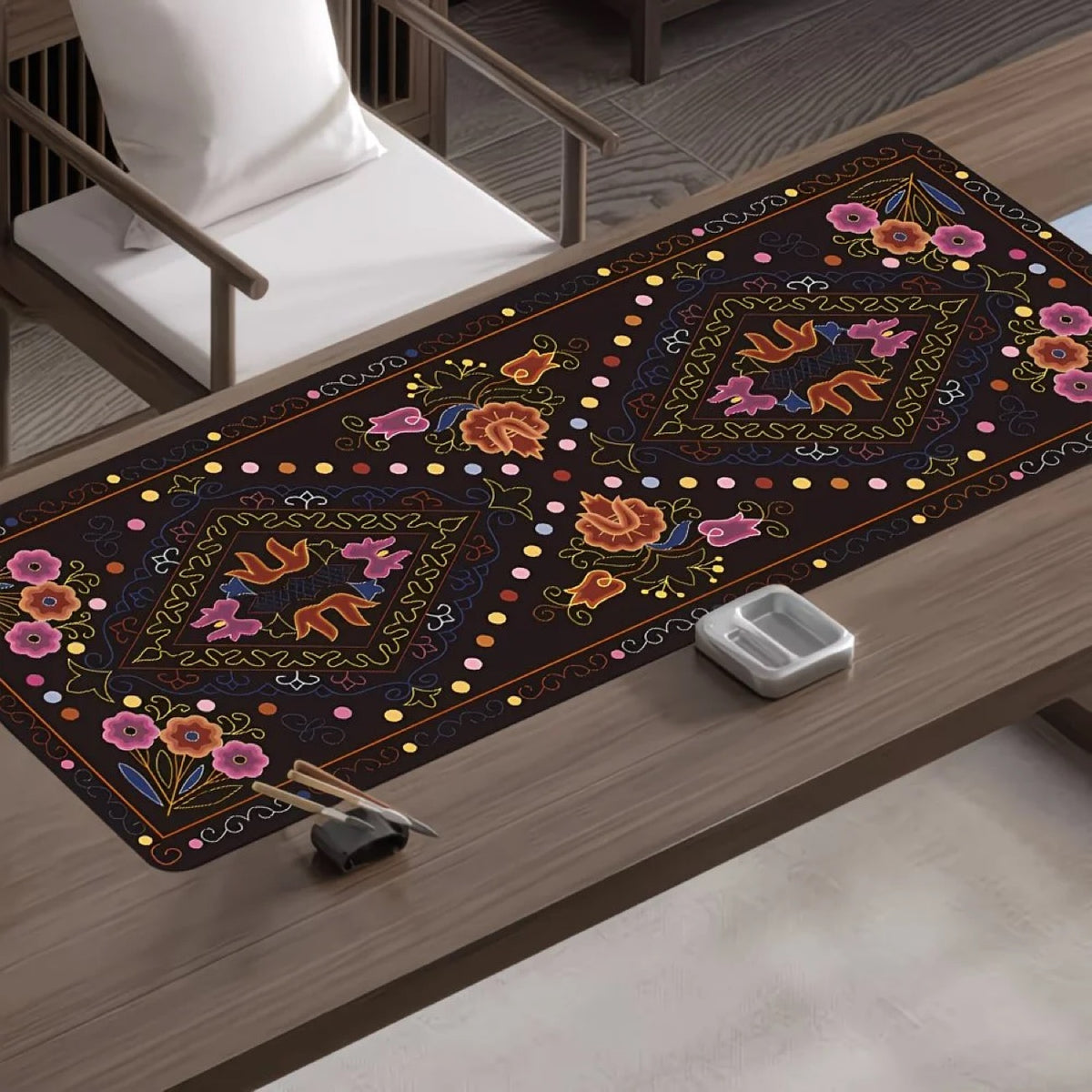 Orientalsk skrivebordsunderlag – Sort Broderi