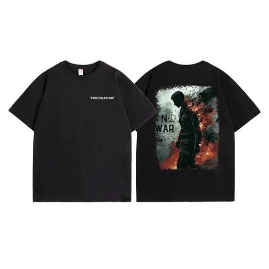 Sort T-shirt med Aaron Bushnell der brænder