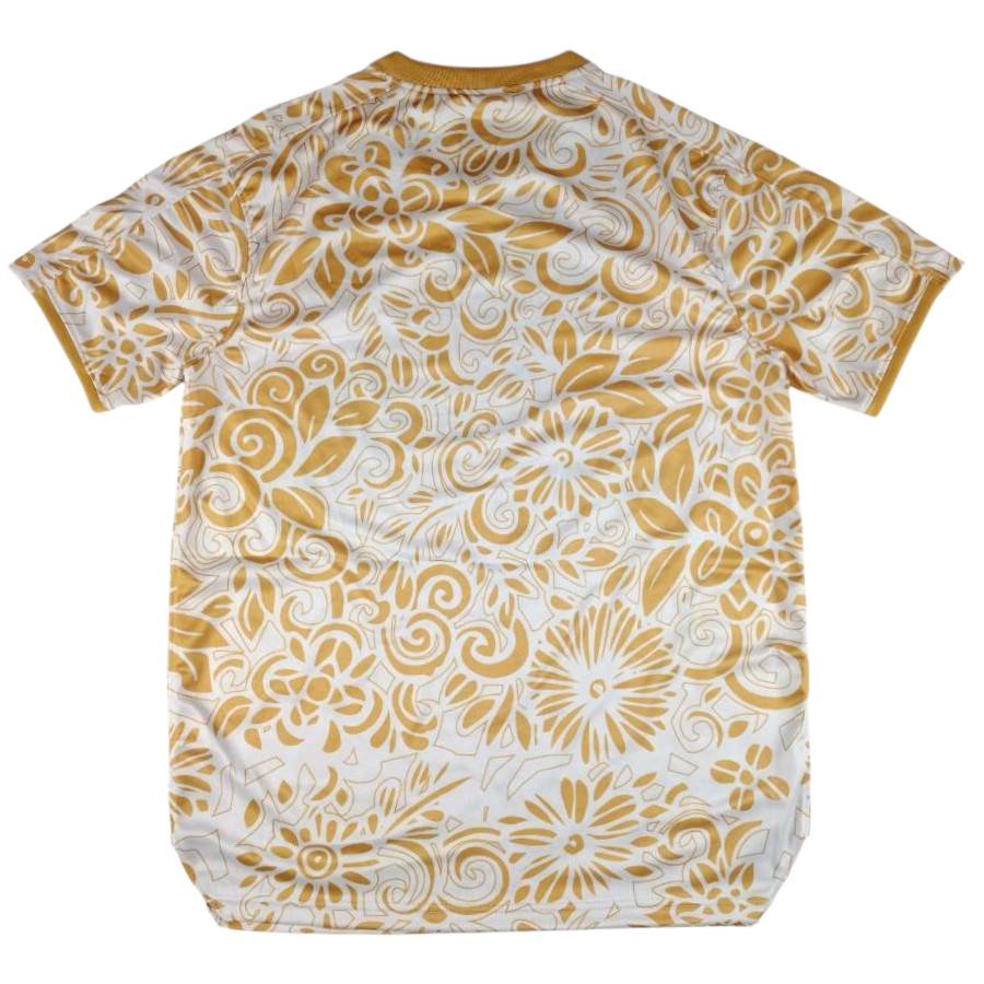 Bagside visning af FC Palestina fodboldtrøje med fuldt guldfarvet blomstermønster og artistisk design