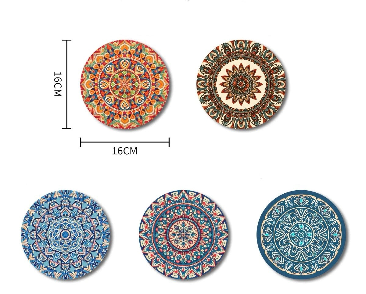 5 stk bordskånere diameter 16 cm i flere farver og motiver