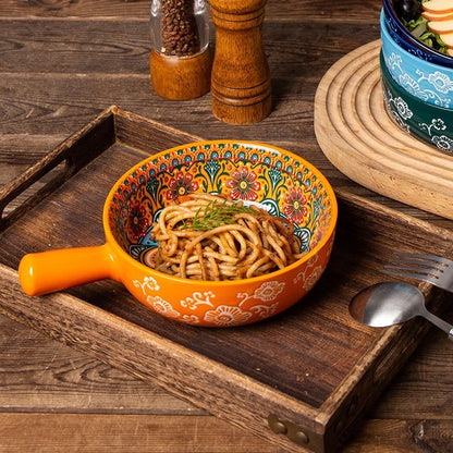 Boho keramikskål med orange mandala - perfekt til servering af pasta