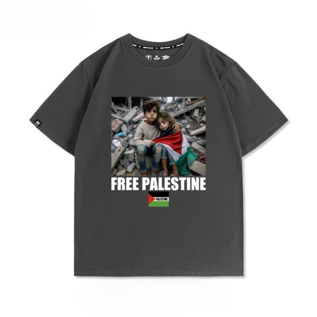 Free Palestine t-shirt med børnefoto og stærkt budskab