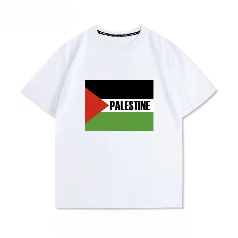 Free Palestine T-shirt med stort knyttet næve-design og farverigt flag
