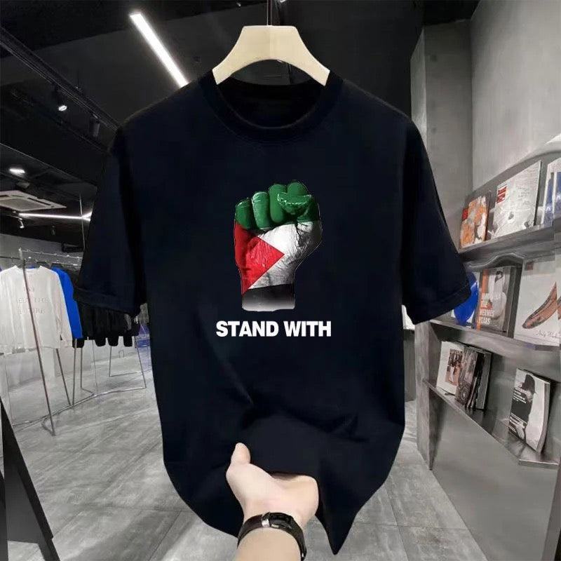 Sort T-shirt med Stand With Hånd