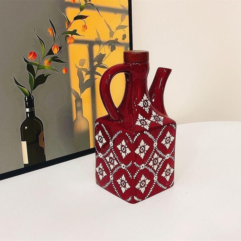 Stor rød keramisk olivenolieflaske