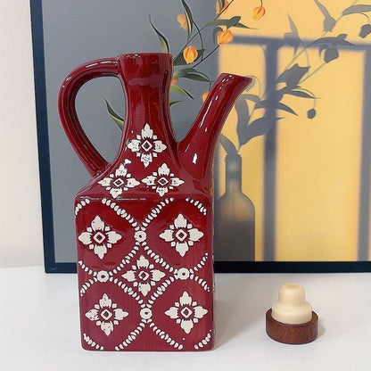 rød stor keramisk olivenolieflaske med trælåg